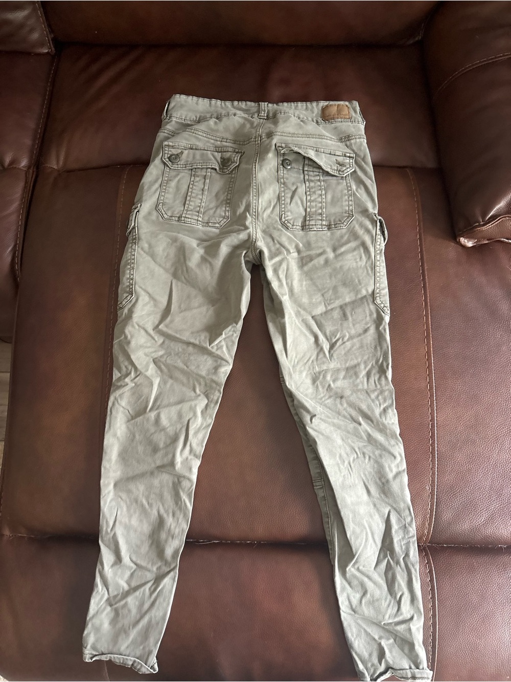 American Eagle Outfitters women's Cargo Pants in Olive Green - Picture 2 of 3